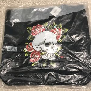 Skull and roses tote bag